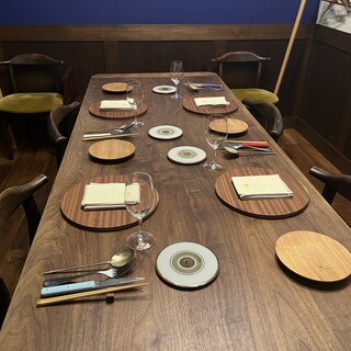 最大6名様迄。
                                          コース料理を召し上がれないお子様は個室でご案内させて頂きます。
