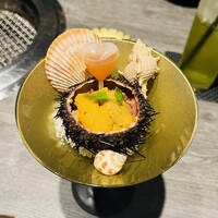 牛に金棒 麻布十番 - 北海道産生雲丹と太田牛カクテルユッケ