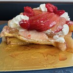 パティスリー リョーコ - カットしてから6秒後。雪崩