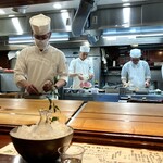 銀座ろくさん亭 - 粛々と作業する料理人's