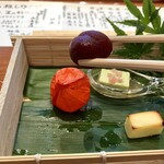 銀座ろくさん亭 - ホオズキの中にトマト