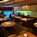 銀座ろくさん亭 - ホールの様子