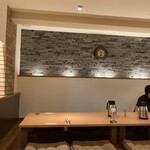 Sion - 奥に掘りごたつ席。予約必須。