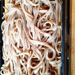 そば源 - そばのアップ