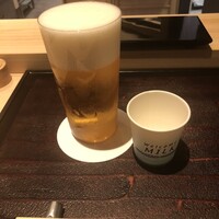 鮨わたなべ - エーデルピルス 生：サッポロ、ウエルカムドリンクで「ミルク」