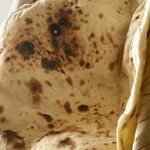 ハムザレストラン - ナン（一枚目）