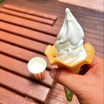 ディアランドファーム - ソフトクリームと牛乳