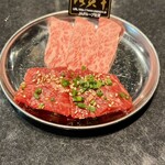 炭火焼肉うしまつ - 佐賀牛上カルビハーフ、佐賀牛赤身カルビハーフ