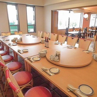 ゆっくりと食事が楽しめる店内