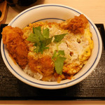 Katsuya - ...「カツ丼（竹）（682円）」、卵が若干焦げて玉子焼きになってる～。