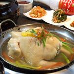 麻布ホルモン舗 - タッカンマリ
（要予約）は 鶏を丸ごと一匹煮込んだ、今流行の韓国料理！