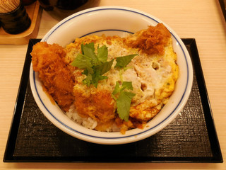 Katsuya - ...「カツ丼（竹）（682円）」、卵が若干焦げて玉子焼きになってる～。
