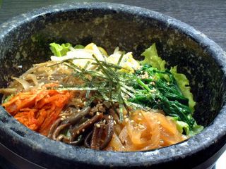 Azabu Horumon Ten - 石焼ビビンバはアツアツの石鍋でこんがり焦げ目が美味