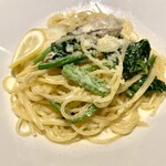 エイス シー オイスターバー - 牡蠣とほうれん草のレモンクリームパスタ