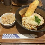 うどん屋 きすけ - かやくご飯と鯛ちくわ天と温泉たまごのぶっかけセット