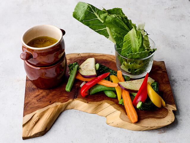 季節の野菜と本場ピエモンテのバーニャカウダ