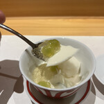 鮨 urag - デザート　ぶどうのブランマンジェ　シャインマスカットのシャーベット　デラウェアのジュレ