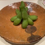 鮨 みずかみ  - 枝豆、お皿がどれも素敵です。