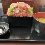 海鮮重 御殿様 - オモウマグロ重＋あら汁 1,000円＋100円