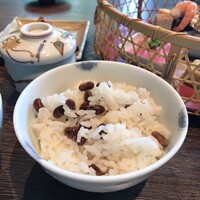 韻松亭 - 豆ご飯。丁度良い硬さのご飯で噛むとお出汁の風味が口に広がります。