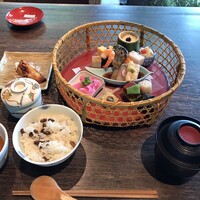 韻松亭 - 身体に優しい食材に彩られた【花籠膳 月】。