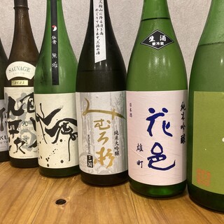 各地の日本酒を常時30種以上！旬の料理と旬のお酒と♪