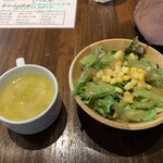 Pizzeria Bar Trico - セットのスープとサラダ