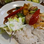 キッチン ブルー グローブ - 鶏もも肉とパブリカ