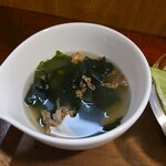 キッチン ブルー グローブ - わかめスープのアップ