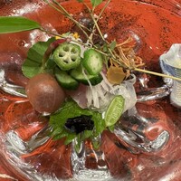 草喰 なかひがし - 鯉の洗い　岩茸やトマトなど