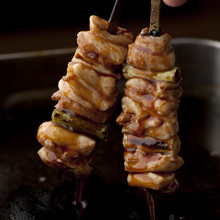 [Excellent] Charcoal-grilled Beni Fuji chicken yakitori