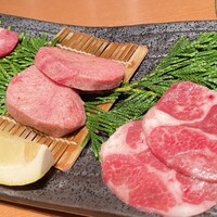 大東園 離れ 祇園亭 - タン 3種盛り