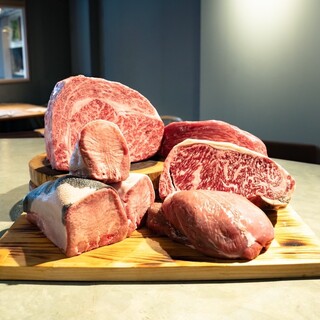 迫力満点！食べたいものを好きなだけ！実際に見て選ぶ塊肉！