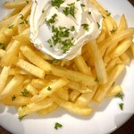 大衆ビストロハルタ 下北沢店 - サワクリたっぷりがうれしいフレンチフライ