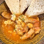 大衆ビストロハルタ 下北沢店 - お通しからしてとてもおいしい！モツトマト煮