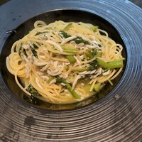 イル・クアドリフォーリオ - 答志島のしらすと空心菜のレモンの香のオリーブオイルソース♪