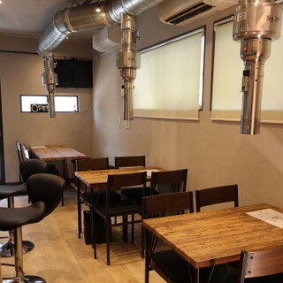 少人数のお集まりから貸切利用まで◎温かみのある明るい空間