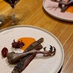 コムトゥヴ - 魔女の手のようなものは、鳩の足！