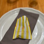 コムトゥヴ - 某コンビニのチキンをイメージしたコムチキ