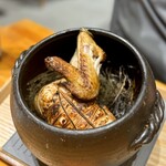 コムトゥヴ - 羊肉を鶏肉で巻いて焼き上げたもの