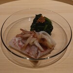 温石 - 神頭烏賊炙りに烏賊墨塩､ルッコラのお浸しに自家製マスタード