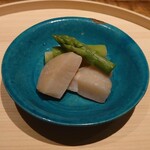 温石 - 平貝とグリーンアスパラガス､黄身酢かけ