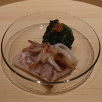 温石 - 神頭烏賊炙りに烏賊墨塩､ルッコラのお浸しに自家製マスタード