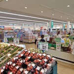 ツルヤ - 明るい店内
