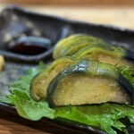 法善寺横丁 やき然 - 「泉州の水なす」 やき然さんでは浅漬けスタイル
      おいしいーーー！ナイス塩分補給な浅漬け