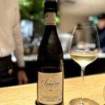 マンサルヴァ - ソーヴィニヨン・ブランを続けて。こういうの楽しい♪
      ロワールも温暖化の影響は避けられないようですが、こちらは「らしさ」を残しています。
      その青々しさとほんのり旨味で、タリオリーニのお皿に良く合います。