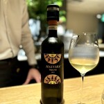 マンサルヴァ - ロエロのソーヴィニヨン・ブランと聞くと、どことなく
      薄っぺらいイメージですが（失礼）、11年熟成のこちらは、ミネラル感や旨味も備わっています。