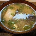 松露鮨 - ランチちらし840円アラ汁