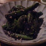 KAN - こごみ黒胡麻合え