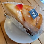 ヴォアラ洋菓子店 - まずは〜フロマージュタルトから